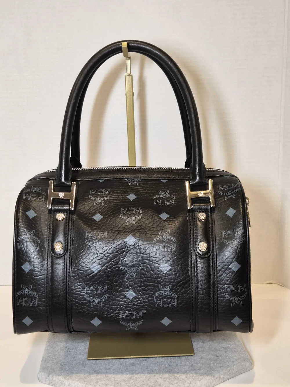 MCM Black Visetos Boston Satchel with Gold Logo Plate - Picture 2 of 16